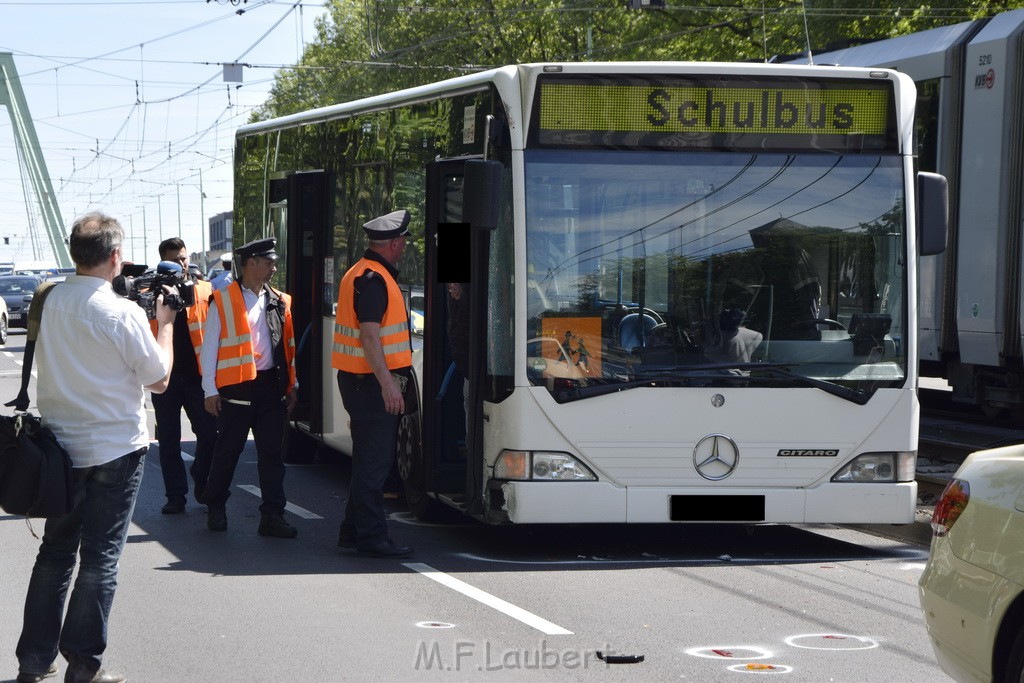 VU Schulbus Taxi Severinsbruecke Rich Innenstadt P46.JPG - Miklos Laubert